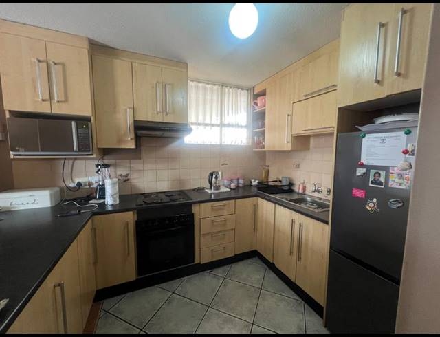 2 BEDROOM APARTMENT FOR SALE IN SILVERTON